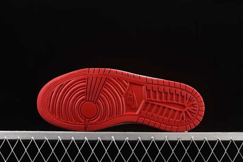 All categories Air Jordan Jordan series basketball shoes Air Jordan 1 High Air Jordan 1 Zoom CMFT AJ Joe 1 black and red color CT0979-006